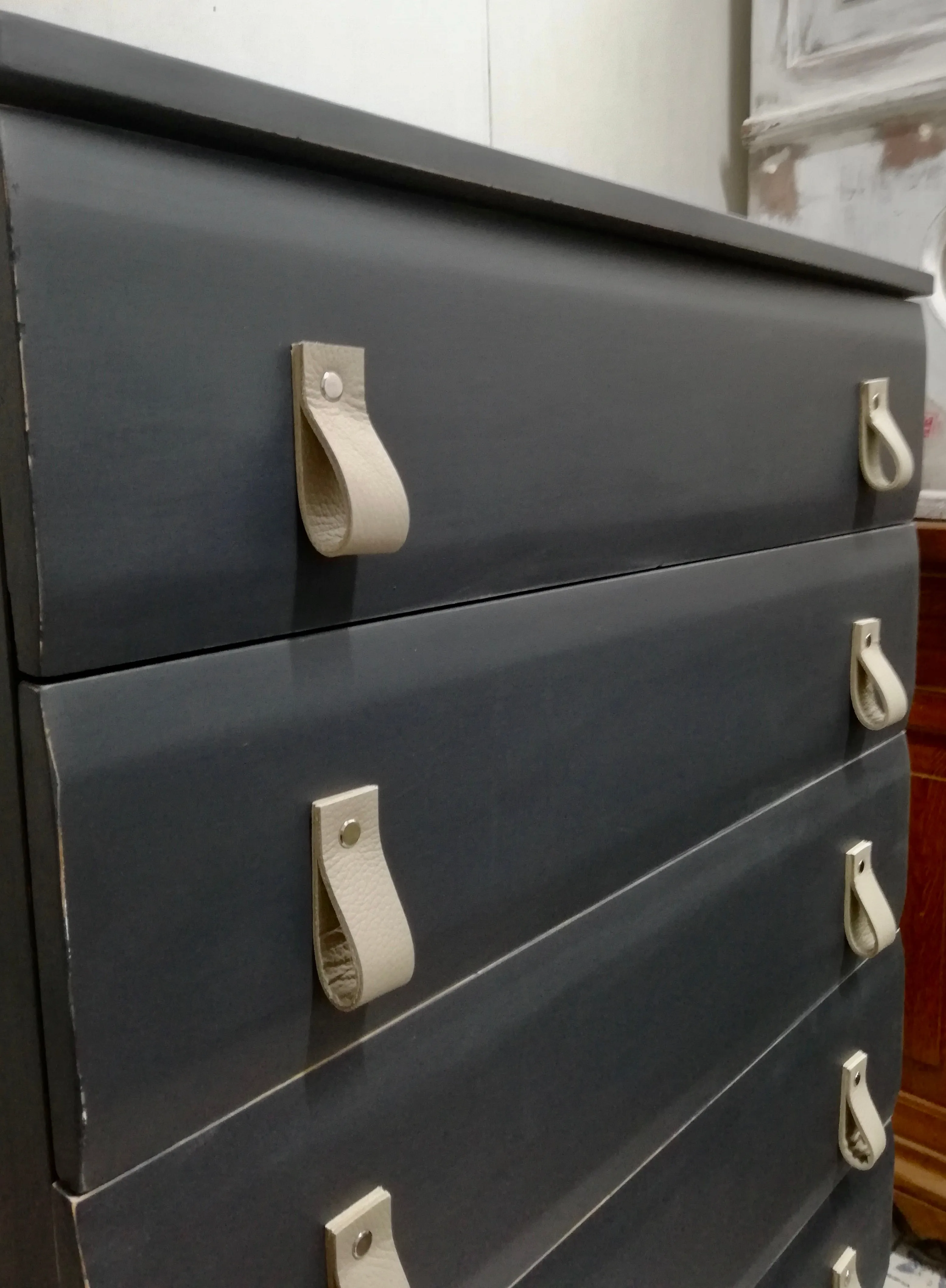 Vintage chest of drawers -painted in Fusion Mineral Paint Ash